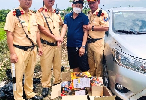 Công an tỉnh Quảng Trị phát hiện đối tượng vận chuyển 14 hộp pháo lậu