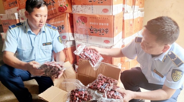 Quản lý thị trường Lào Cai phát hiện 2.000 gói táo đỏ khô không rõ nguồn gốc xuất xứ