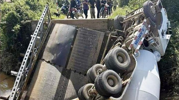 Lâm Đồng: Sập cầu Tà Năng 2 khi xe bồn trộn bê tông chạy qua