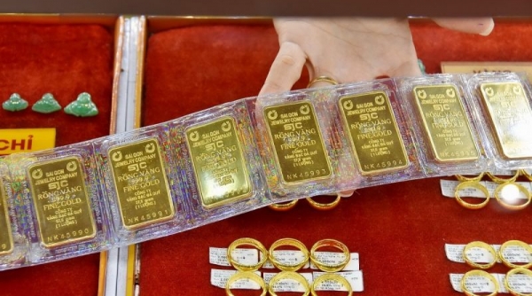 Giá vàng hôm nay 26/8: Vàng trong nước giảm nhẹ, cao nhất 68.050 triệu đồng/ lượng