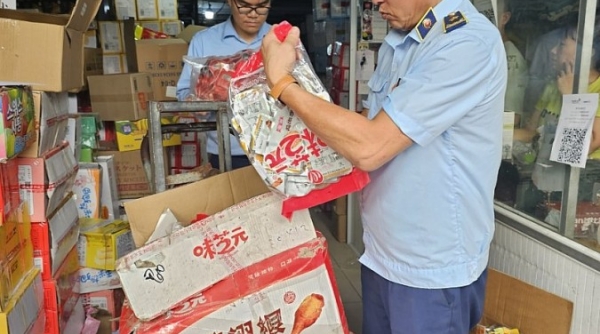 Hà Nội tạm giữ hơn 4.000 sản phẩm thực phẩm nghi nhập lậu