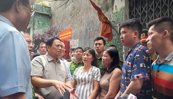 Thủ tướng thị sát hiện trường vụ cháy chung cư mi ni ở Hà Nội