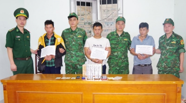 Hà Giang bắt giữ 3 đối tượng vận chuyển 10 bánh heroin