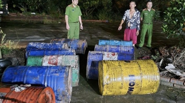 Quảng Ninh: Thu giữ 2.000 lít dầu máy không rõ nguồn gốc