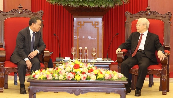 Tổng Bí thư Nguyễn Phú Trọng tiếp thân mật Đại sứ Lào