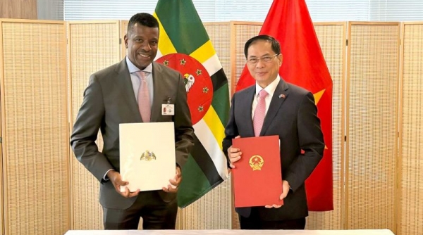 Việt Nam và Dominica ký Hiệp định miễn thị thực cho người mang hộ chiếu ngoại giao, công vụ