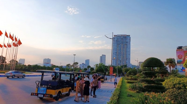 Quảng Ninh: Ra mắt City tour khám phá du lịch Hạ Long bằng xe điện