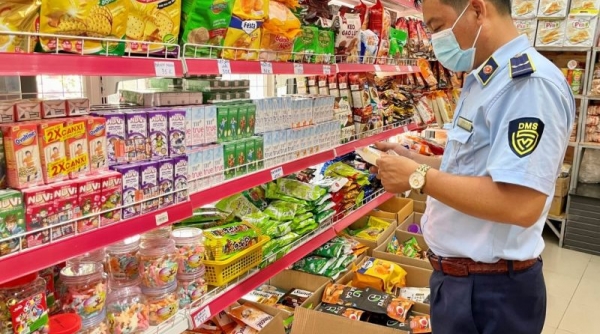 TP. Hồ Chí Minh: Tạm giữ hàng trăm sản phẩm thực phẩm không rõ nguồn gốc xuất xứ