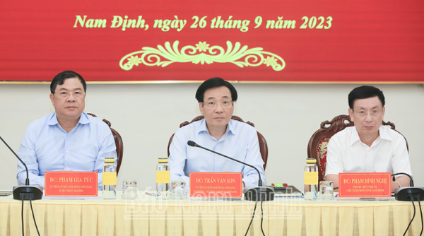 Đoàn công tác của Văn phòng Chính phủ và các bộ, ngành về làm việc tại Nam Định