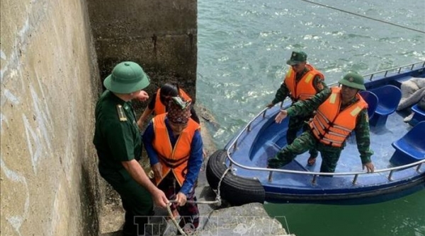 Bộ đội Biên phòng tỉnh Quảng Ninh cứu nạn thành công ba ngư dân bị đắm tàu trên biển