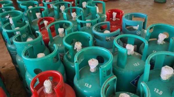 Tạm giữ hơn 140 bình gas chai (LPG chai) có dấu hiệu giả nhãn hàng hóa tại Thanh Hóa