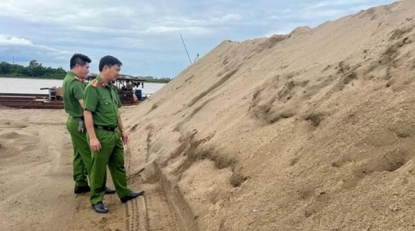 Phát hiện 600m3 cát khai thác lậu tại Quảng Bình