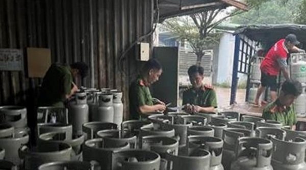 Bắt cơ sở sang chiết gas giả với số lượng lớn tại Đồng Nai