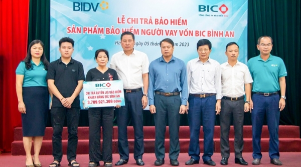 BIC trao gần 3,8 tỷ đồng bảo hiểm cho khách hàng vay vốn tại BIDV Hà Tĩnh