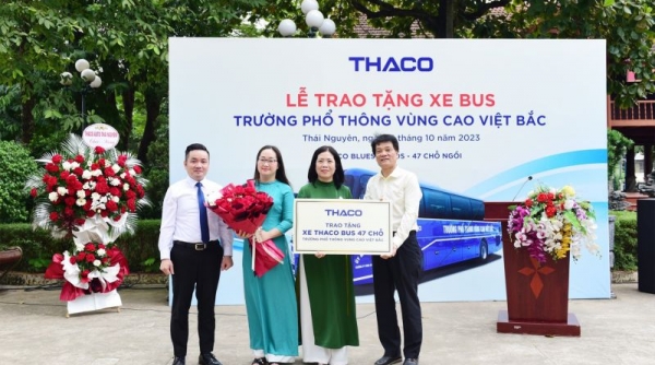 THACO trao tặng xe Bus 47 chỗ cho Trường Phổ thông Vùng cao Việt Bắc