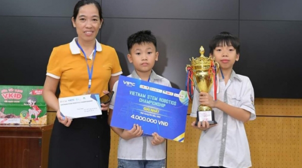 Cô trò trường làng ở Nam Định giành vô địch cuộc thi robotics quốc gia