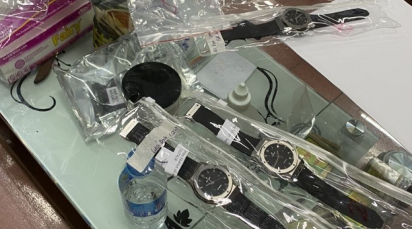 Thu giữ 37 chiếc đồng hồ Rolex, Hublot giá trị hơn 7 tỷ đồng