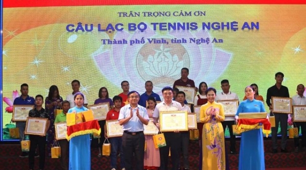 CLB Tennis báo chí Nghệ An được Ủy ban MTTQ tỉnh tặng Bằng khen