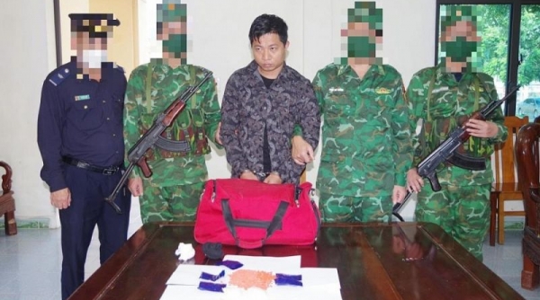 Hải quan Hà Tĩnh bắt giữ đối tượng vận chuyển ma túy từ Lào về Việt Nam