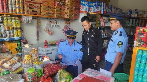Các huyện miền núi Nghệ An kí cam kết không kinh doanh hàng hóa vi phạm pháp luật