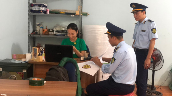 Lực lượng Quản lý thị trường tỉnh Thanh Hóa ký cam kết đối với các đơn vị kinh doanh dịch vụ bưu chính và chuyển phát nhanh