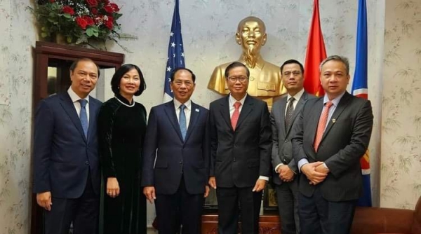 Bộ trưởng Ngoại giao làm việc với đại diện các cơ quan Ngoại giao Việt Nam tại Hoa Kỳ