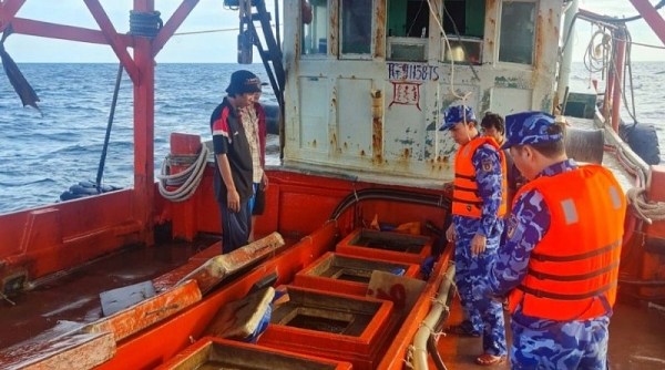 Kiên Giang: Bắt giữ tàu cá vận chuyển 30.000 lít dầu DO trái phép