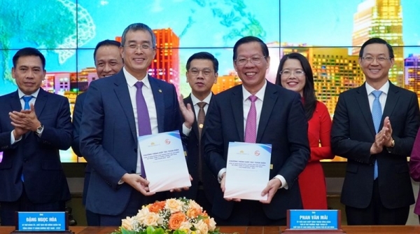 UBND TP. Hồ Chí Minh ký kết hợp tác toàn diện với Vietnam Airlines