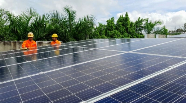 Bộ Công Thương đề xuất, điện mặt trời mái nhà phát lên lưới điện giá 0 đồng