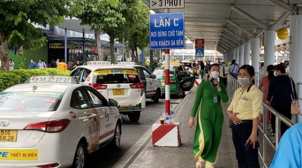 Tăng cường xử lý xe hợp đồng, taxi 'chặt chém' khách ở sân bay Tân Sơn Nhất