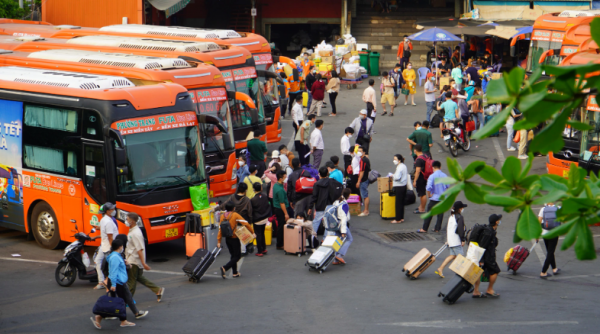 TP. Hồ Chí Minh tăng cường phương tiện phục vụ người dân đi lại vào dịp Tết 2024