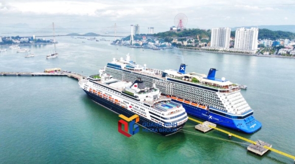 Quảng Ninh: Hai siêu tàu biển đưa gần 3.700 khách Châu Âu, Mỹ đến Hạ Long