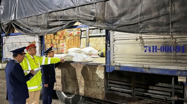 Quảng Bình: Phát hiện ô tô tải vận chuyển 3,5 tấn đường kính nhập lậu