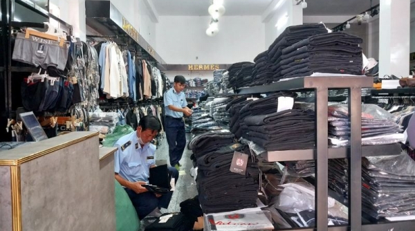 An Giang phát hiện cơ sở kinh doanh quần áo may sẵn không rõ nguồn gốc xuất xứ
