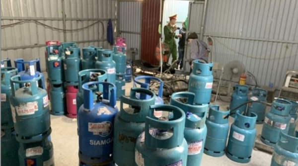 Hải Phòng: Đột kích giữa đêm cơ sở sang chiết gas trái phép tại quận Lê Chân