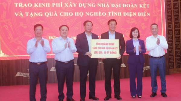 Tỉnh Quảng Ninh trao kinh phí làm nhà đại đoàn kết và tặng quà cho hộ nghèo Điện Biên