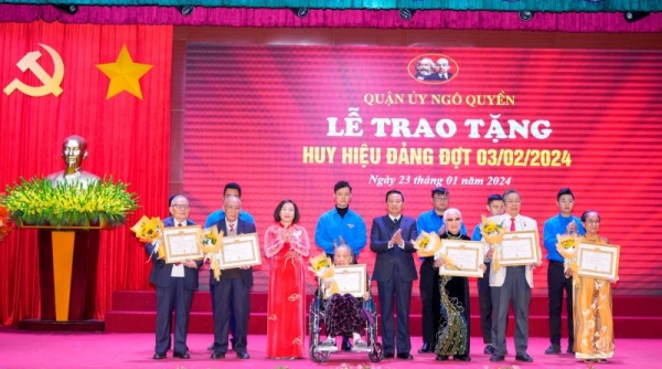 Truy tặng Danh hiệu vinh dự Nhà nước “Bà mẹ Việt Nam anh hùng” và trao tặng Huy hiệu Đảng