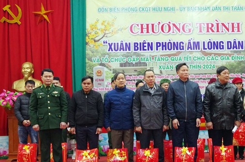 Đồn Biên phòng Cửa khẩu Quốc tế Hữu Nghị (Lạng Sơn): Tổ chức chương trình “Xuân biên phòng - Ấm lòng dân bản”