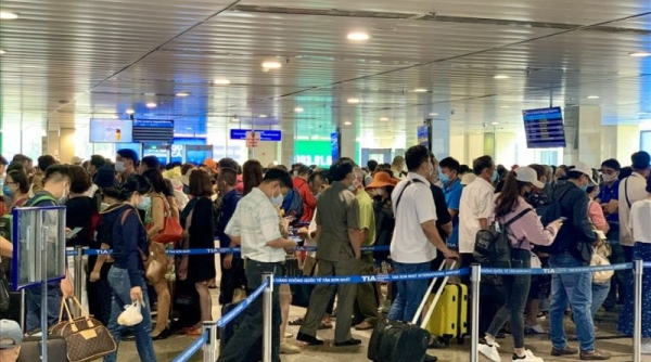 Bảo đảm trật tự an toàn giao thông tại sân bay Tân Sơn Nhất dịp Tết