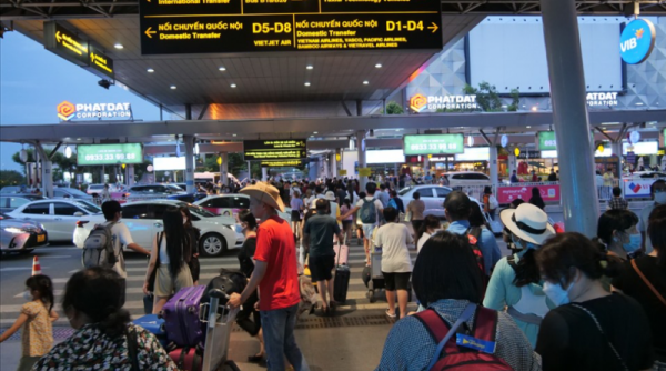 Sân bay Tân Sơn Nhất đón lượng khách tăng kỷ lục