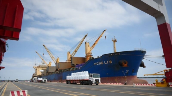 Cảng Quốc tế Long An khai trương chuyến hàng 15.000 tấn hạt nhựa xuất khẩu đi châu Âu