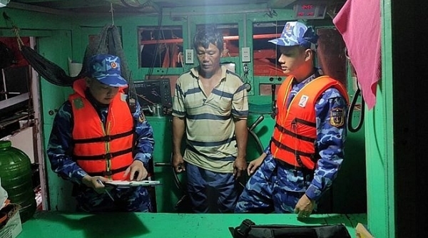 Vùng Cảnh sát biển 4 bắt giữ 2 tàu chở hơn 170.000 lít dầu DO không rõ nguồn gốc