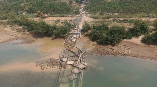 Nghệ An: Cầu treo Kẻ Nính bị đổ sập
