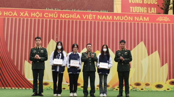 Vĩnh Phúc: Tư vấn tuyển sinh, hướng nghiệp cho gần gần 500 học sinh Trường THPT Trần Phú