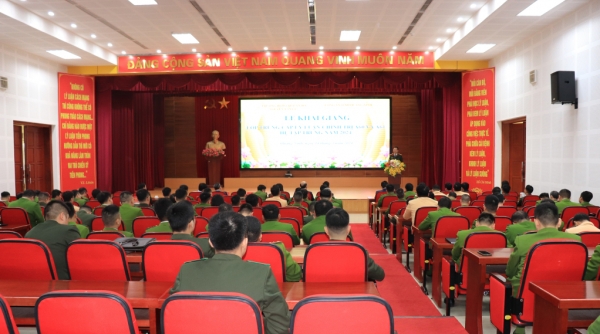 Khai giảng lớp đào tạo trung cấp lý luận chính trị đầu tiên cho lực lượng Công an tại Quảng Ninh