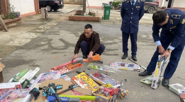 Lạng Sơn: Tiêu huỷ đồ chơi trẻ em nhập lậu do Trung Quốc sản xuất