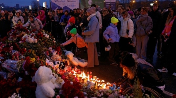 Người Nga đặt hoa tưởng niệm các nạn nhân vụ tấn công khủng bố