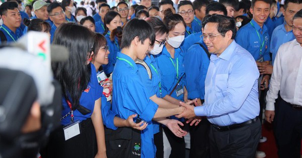 Sáng nay, Thủ tướng Phạm Minh Chính gặp mặt và đối thoại với thanh niên 04 nhóm vấn đề chính