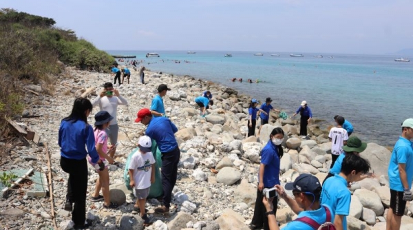Khánh Hòa: Hoạt động ý nghĩa nhằm tái tạo nguồn lợi thủy sản vịnh Nha Trang