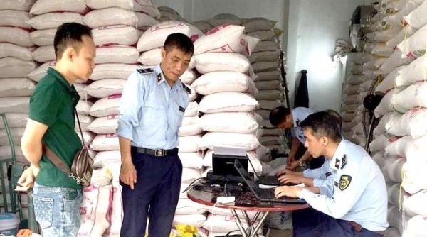 Hà Nội phát hiện 6 cơ sở kinh doanh gạo có dấu hiệu giả mạo nhãn hiệu